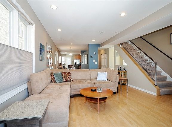 2nd image of 1631 W Le Moyne St APT 2