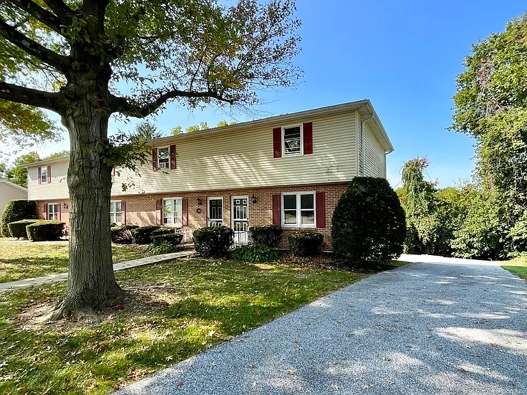Oak Manor Dr — Photo 103