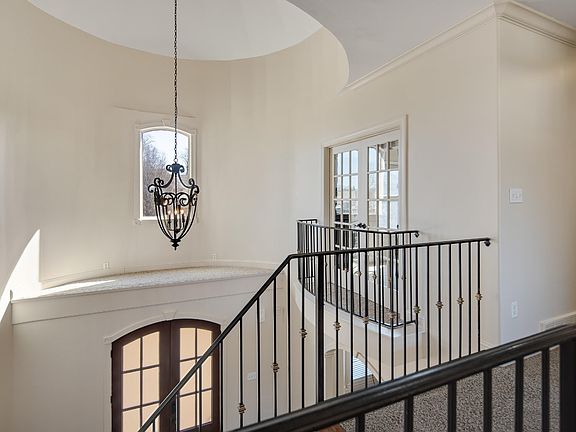 2nd image of 2339 Meverett Ln