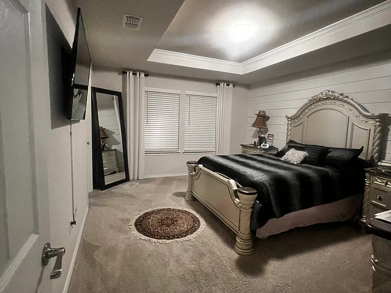 Master bed (upstairs)