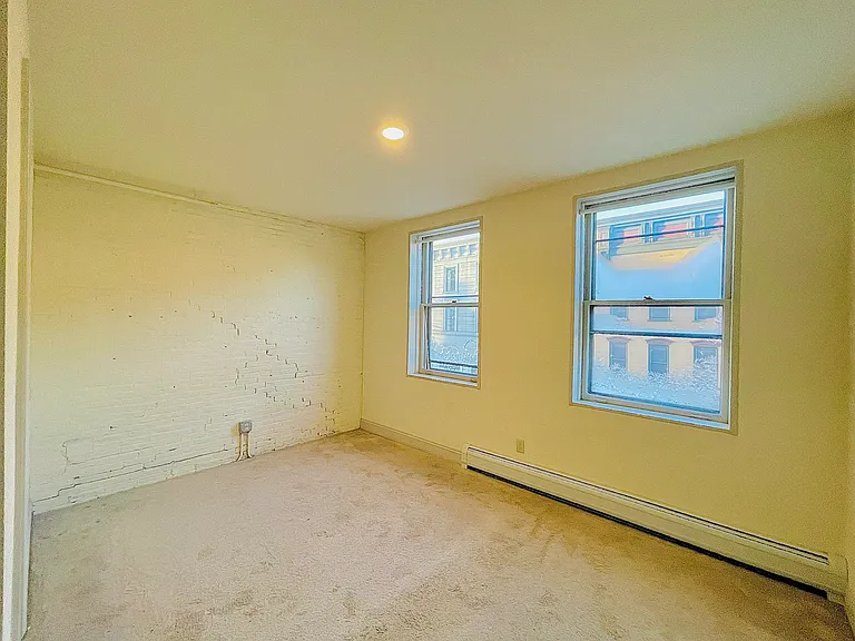 191 College St #303 — Photo 30