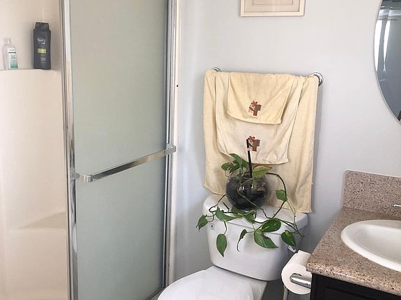 5th image of 22809 Del Valle St APT 3