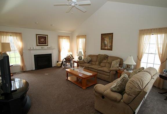 5th image of 72 Carrie Marie Ln