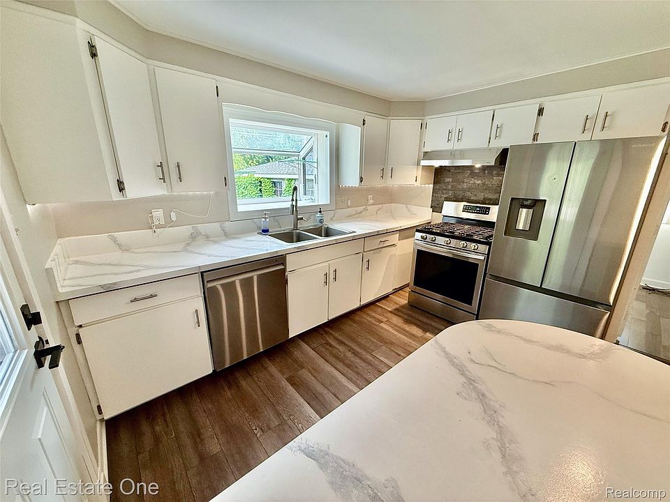 865 Grant Ave, photo 19