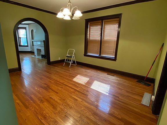 3rd image of 3046 N Kostner Ave #1