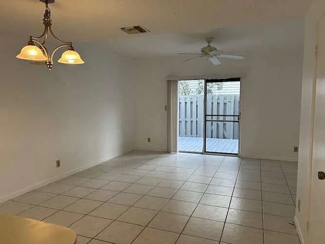 2 bed, 1.5 bath, 969 sqft, $2,690 — Photo 2