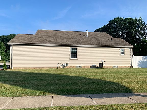 2nd image of 1585 Silver Oak Cir