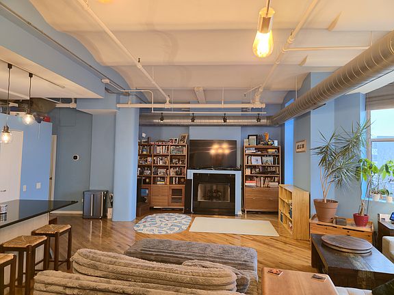5th image of 500 S Clinton St APT 232