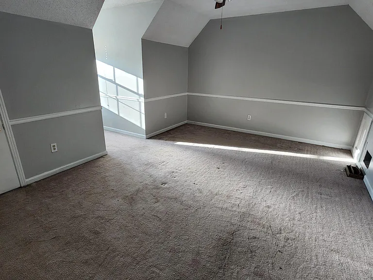 1129 S Maple St — Photo 18