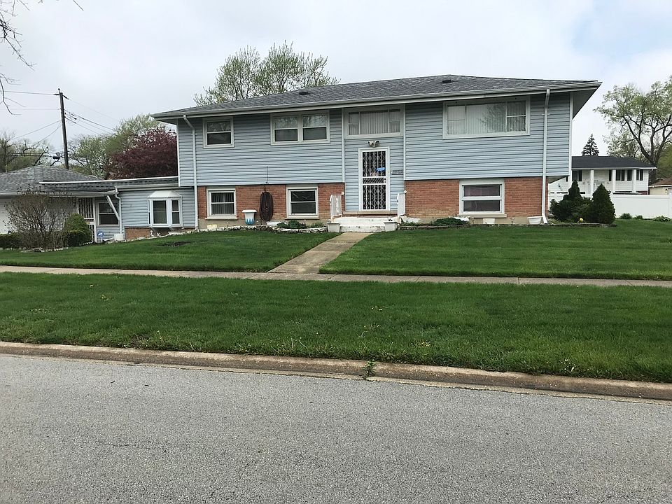 1st image of 16922 Glen Oaks Ct