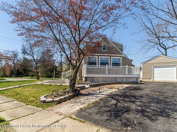 2nd image of 220 Wayside Rd