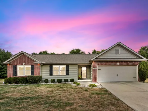 1016 Hawthorne Dr, Charleston, IL 61920