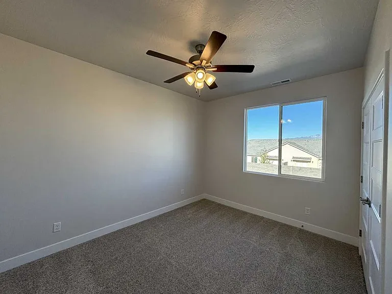 667 E Eureka Aly — Photo 12