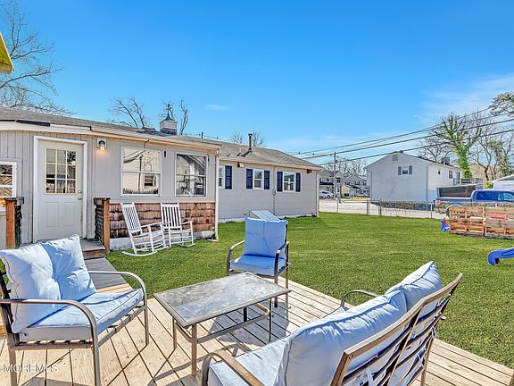 2nd image of 250 Beachwood Boulevard