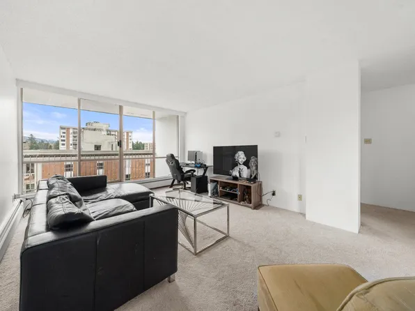 2016 Fullerton Ave #1404, North Vancouver, BC V7P 3E6