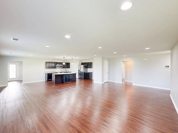 5th image of 458 Lantana Ct