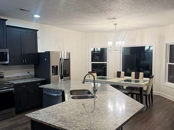 3rd image of 2428 Orchard Dr