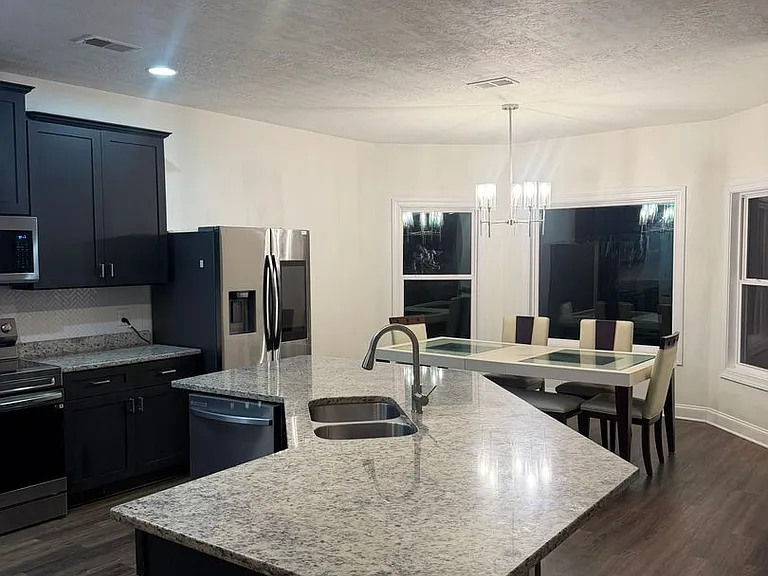 2428 Orchard Dr — Photo 3