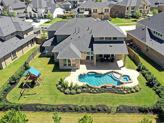 2nd image of 28202 Island Manor Ln