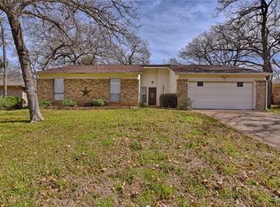 2817 Hedgeway Dr, Arlington, TX 76016