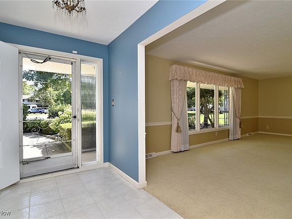 5th image of 472 Blueberry Cir