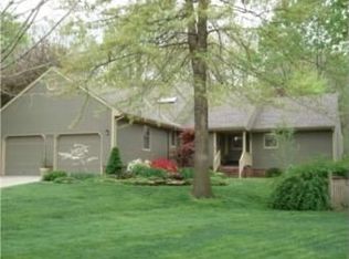 2528 S Speck Avenue Ct, Independence, MO 64057