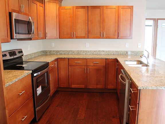 5th image of 309 Rainier Ave