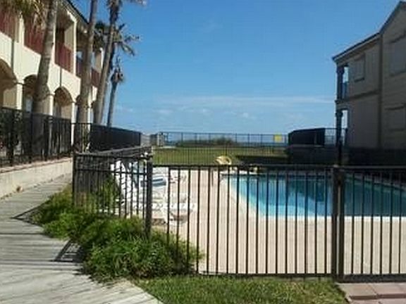3rd image of 102 E Villas Doce