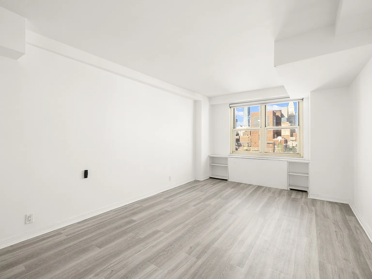 305 East 24th Street — Photo 3