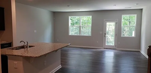 3 bed, 1792 sqft, $1,850 — Photo 4