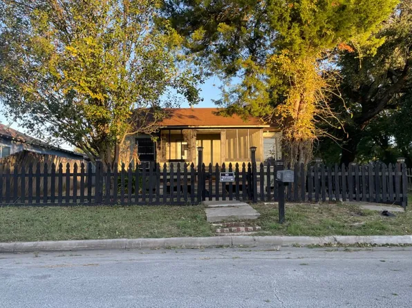 2119 Carolina St, Baytown, TX 77520