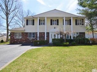 22 Chatham Rd, Commack, NY 11725