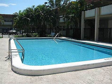 4th image of 400 NW 65th Ave APT 113
