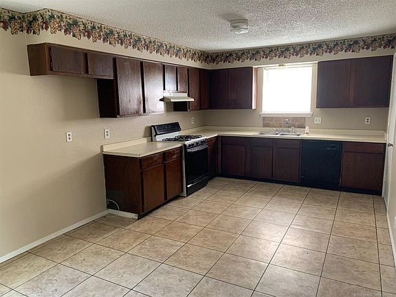 3rd image of 501 E Wood Pl