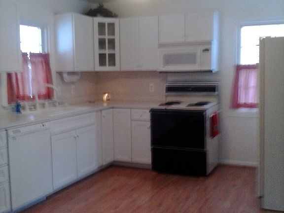 4th image of 1784 Beverly Ave