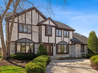 177 Saddle Brook Dr, Oak Brook, IL