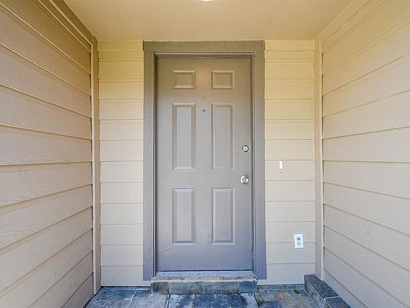 4th image of 1415 Gentle Bend Dr