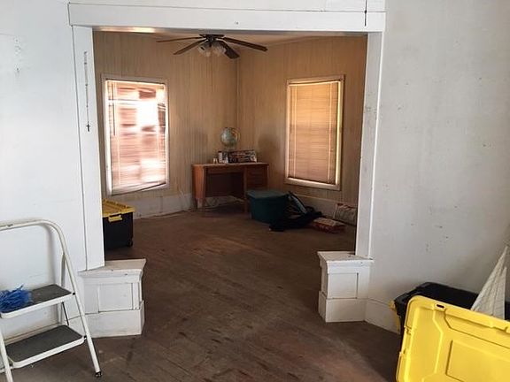 5th image of 1004 E Crockett St