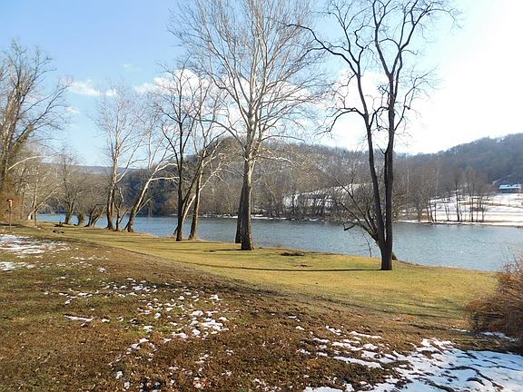 4th image of 80 Lower Country Club Rd