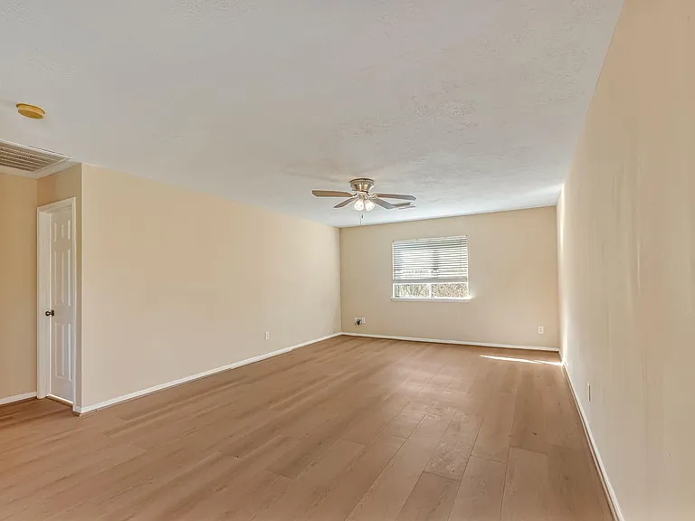 914 Chapwood Ct — Photo 11