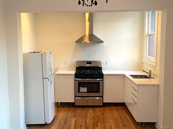 2nd image of 884 Geary St #2