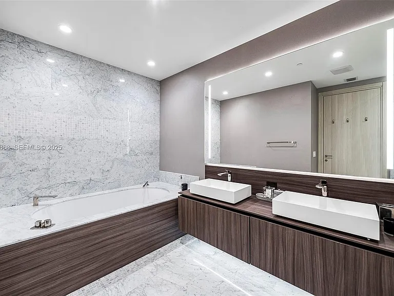 1000 Brickell Plz #Penthouse 5301 — Photo 10