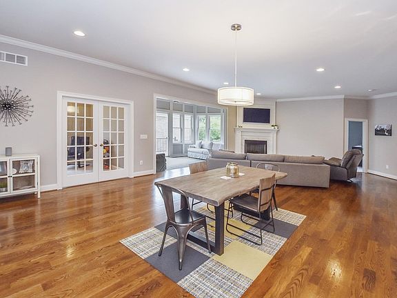 4th image of 9410 Fox Creek Ln #24