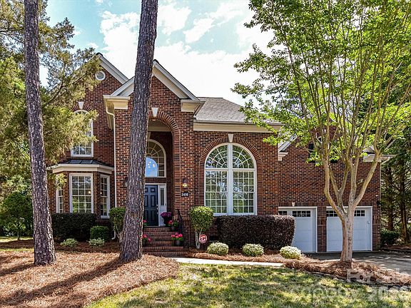 3rd image of 3406 Abbey Hill Ln