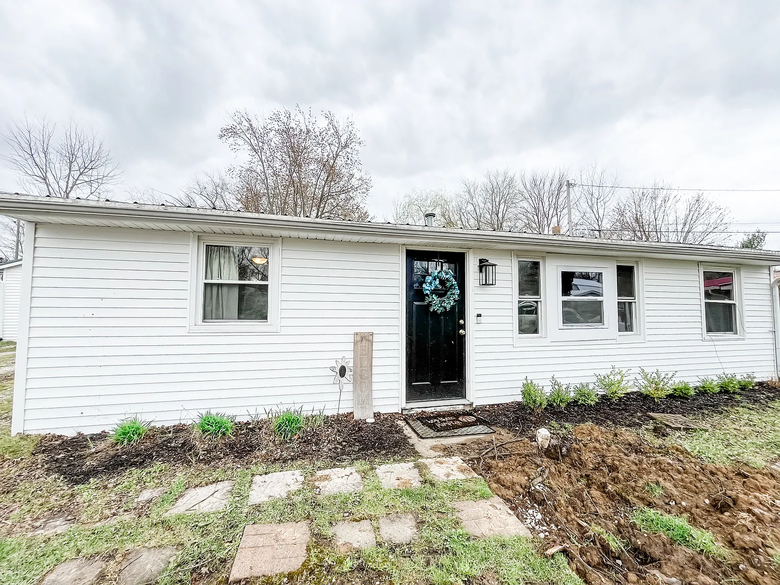 1610 Edgewood Dr photo 1