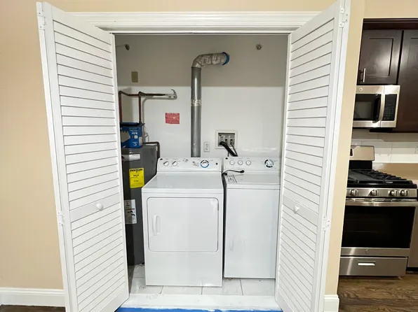 711 Sip Street image 1 of 12