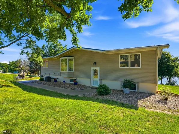 4 Bluffwoods Dr, Nauvoo, IL 62354