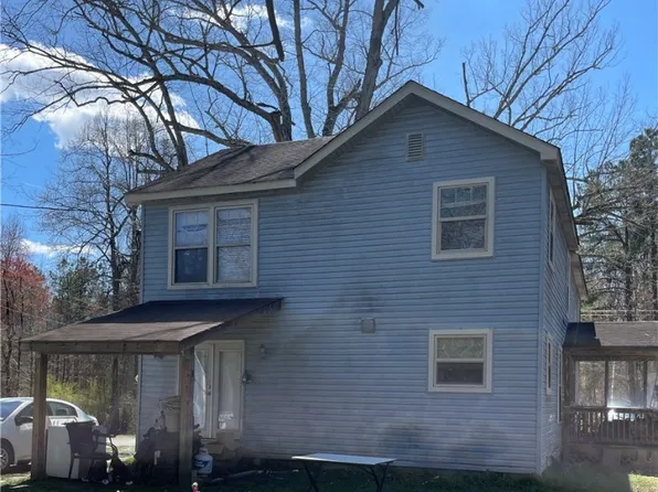 517 E Irvin St, Blackstone, VA 23824