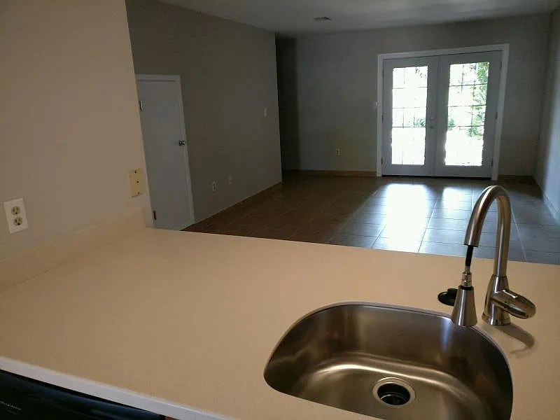 640 Sandalwood Dr — Photo 3