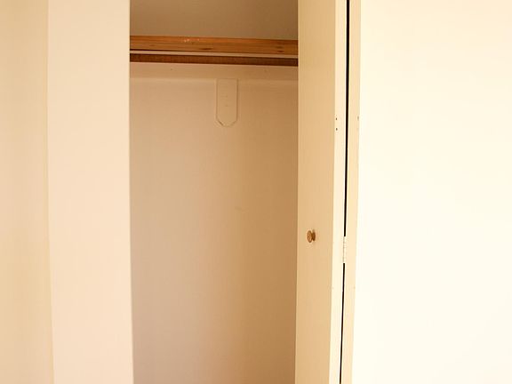 3rd image of 2238 N Lincoln Ave #2B